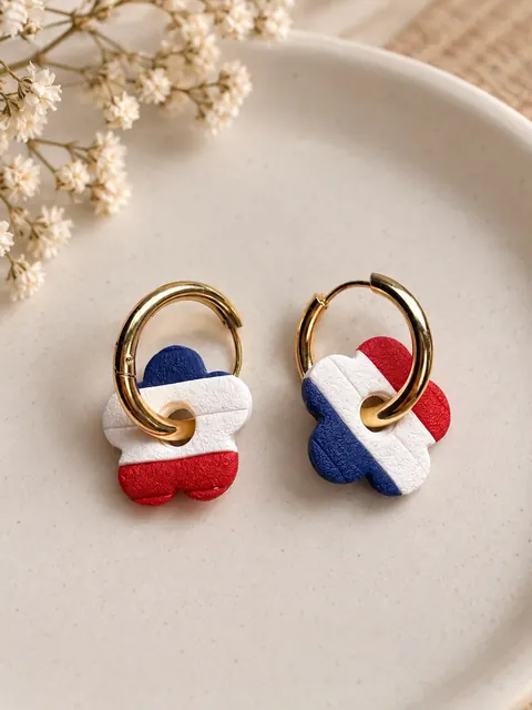 Aros Charm Flor Patria Dorado, aros hechos a mano – Karivé Joyas